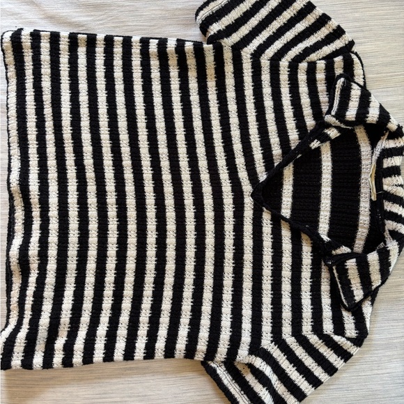 Madewell Crochet-Knit V-Neck Sweater Tee - Picture 7 of 9